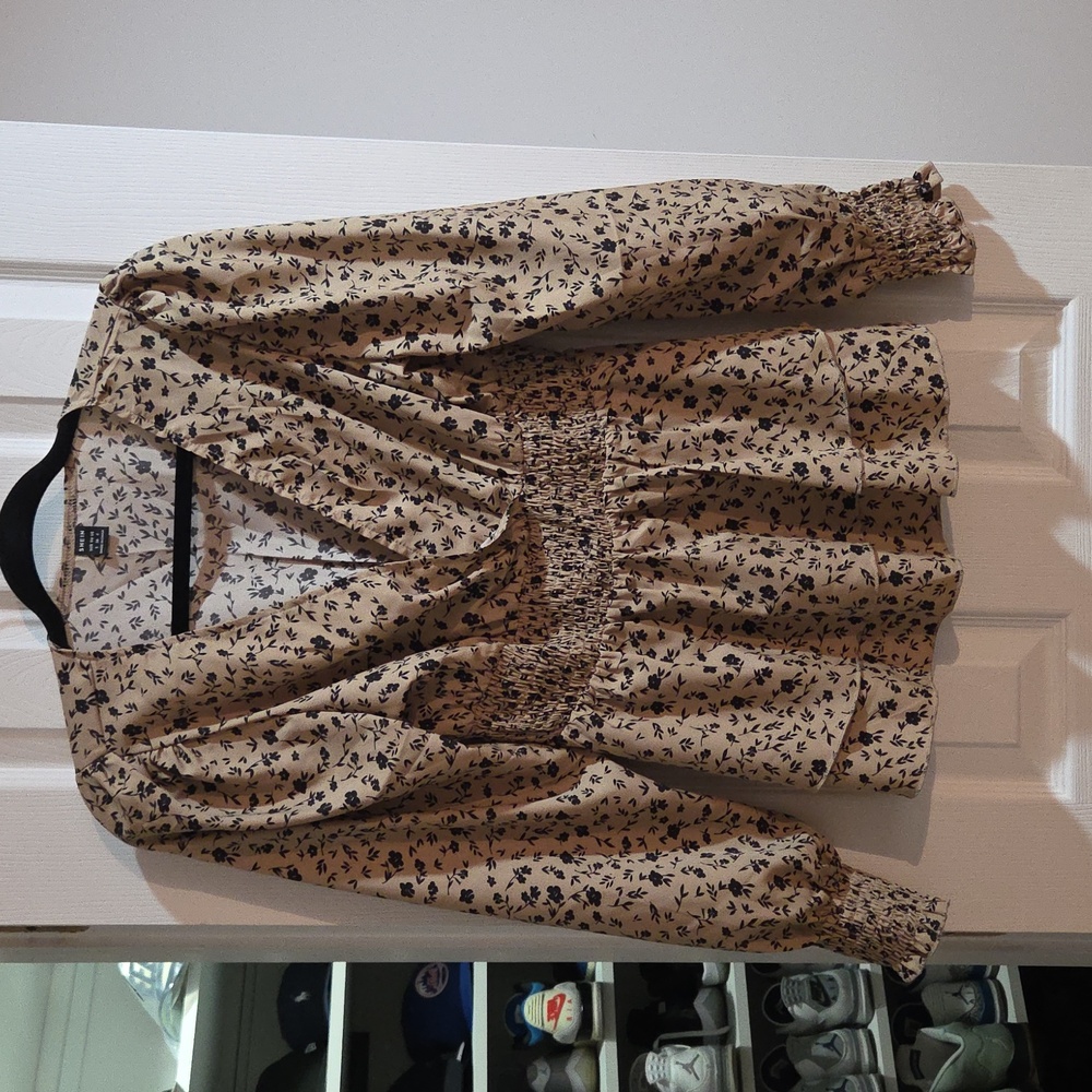 H&M Beige Floral Smocked Top